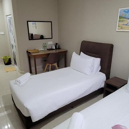 Hotel Shafura 3 Chukai Buitenkant foto
