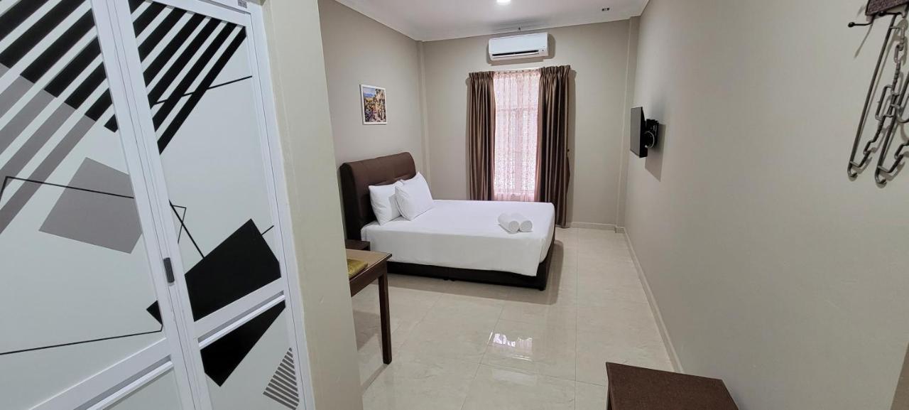 Hotel Shafura 3 Chukai Buitenkant foto